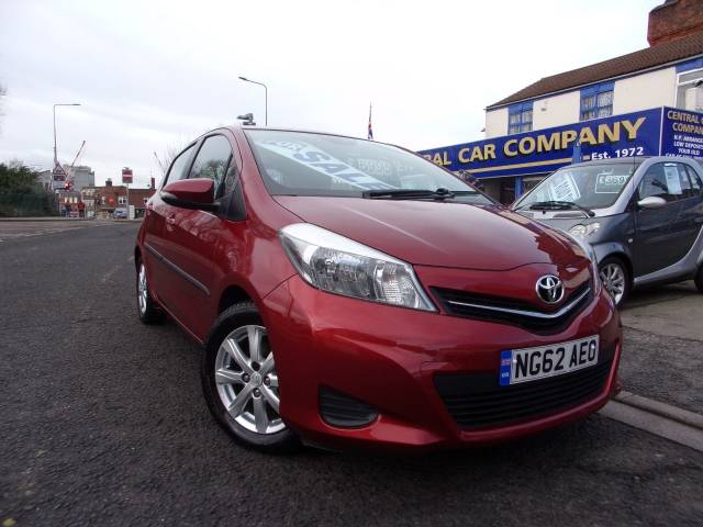 Toyota Yaris 1.33 VVT-i TR 5dr Hatchback Petrol Red